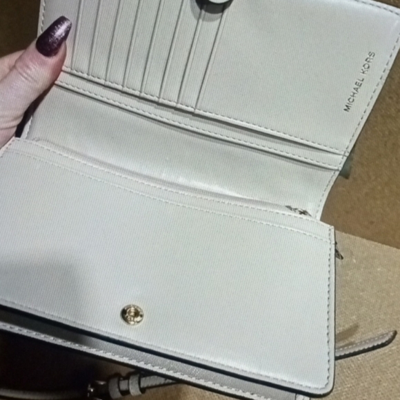 NWOT Michael Kors purse - Picture 3 of 4